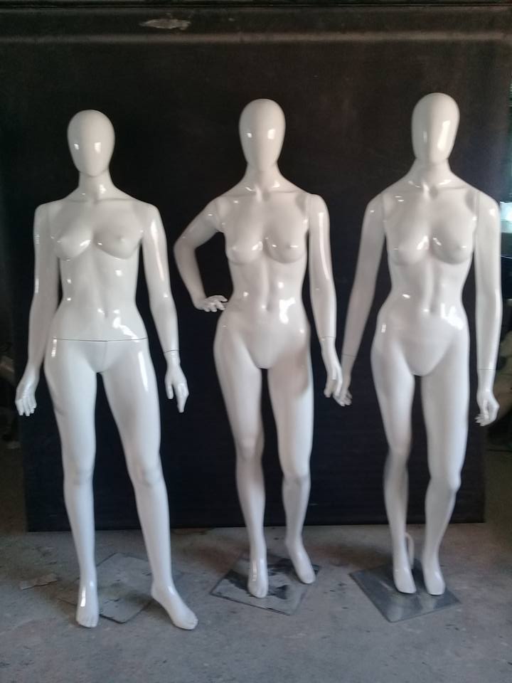 Múltiplos Manequins Restaurados